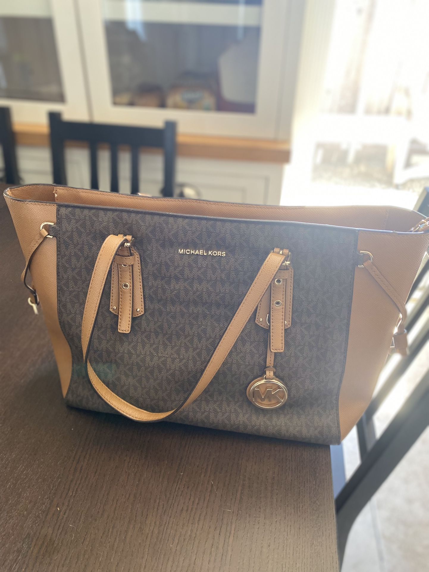 MICHAEL KORS Voyager Medium Logo Tote Bag