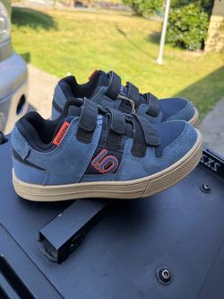 Kids freerider mtb shoes size 3.5