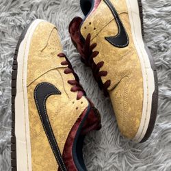 Size 11 Men’s Nike Dunk SB Low City of Cinema Celestrial Gold/Black FZ1278-200. 