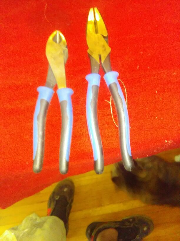 Klein journeyman dykes and lineman plyers
