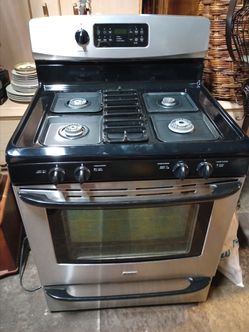 Digital stainless steel gas stove for burning with middle resting stand