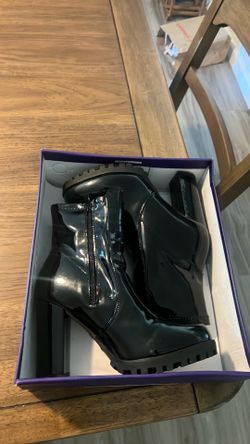 Women’s Black boots