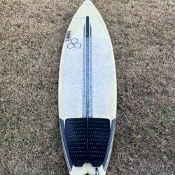 Surfboard 5’11”