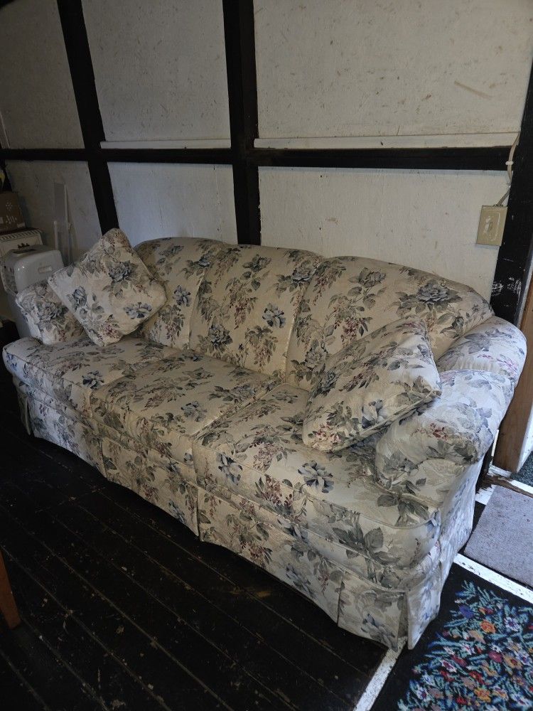 Couch, Victorian Floral