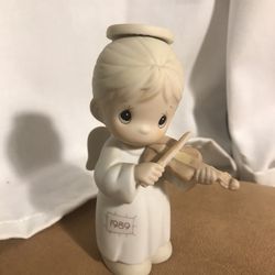 Precious moments vintage figurine 