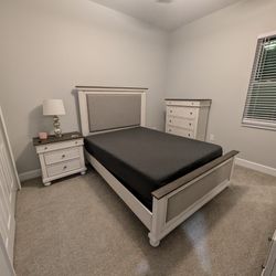 Bedroom Set With Movable Bed Base And Materss