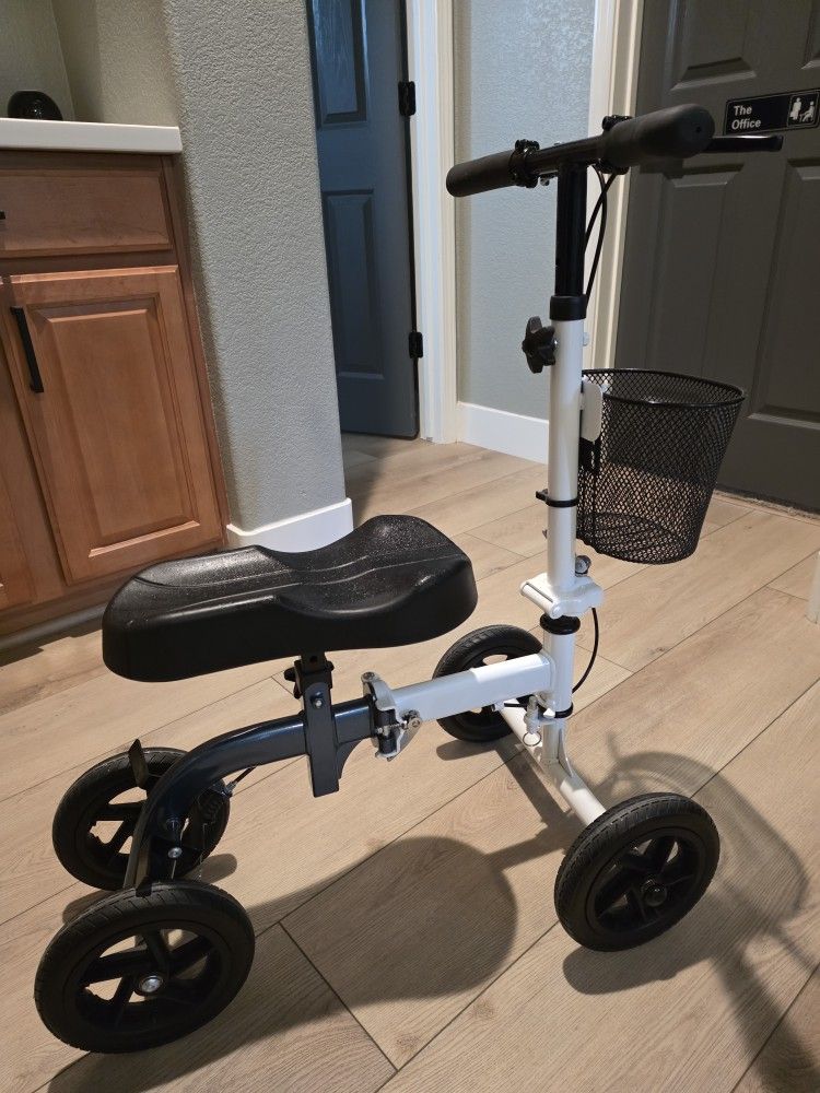 Adjustable and Foldable Knee Scooter