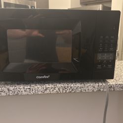 Microwave - Like New (comfee)