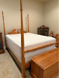 Queen Poster Bed - Solid Oak