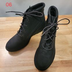 Timberland Black Wedge Ankle Boots, size 9 (06)