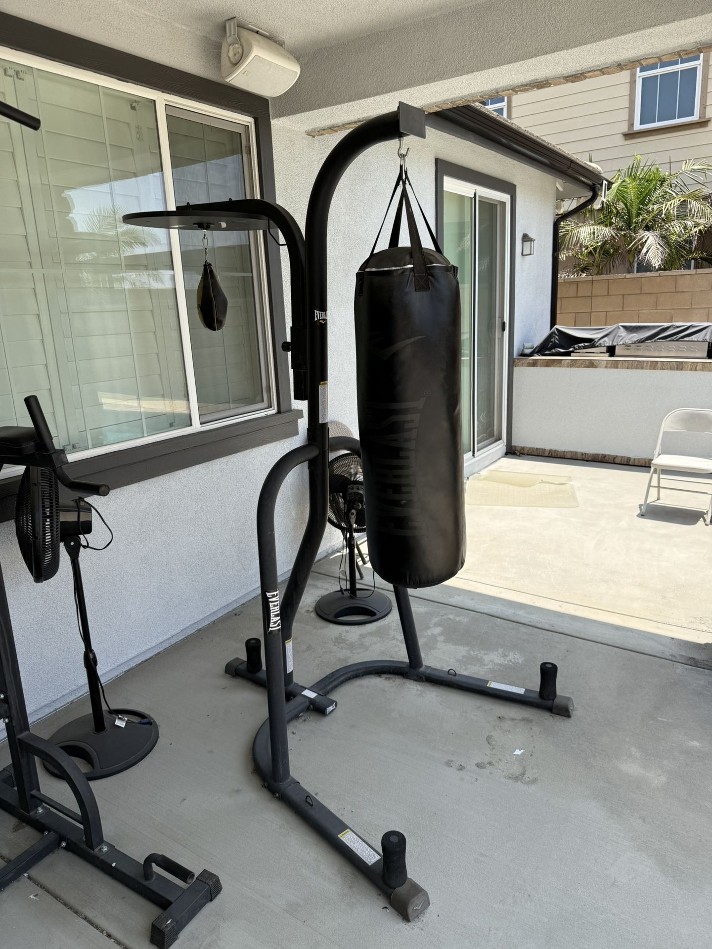 Everlast Punching Bag & Stand With Speed Bag