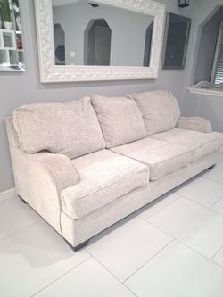 1 sofa. I CAN DELIVERY FOR EXTRA FEE