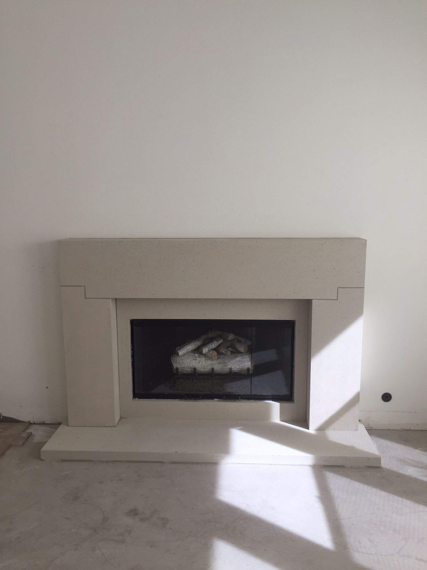 Fireplace mantel modern style