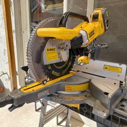 Miter Saw 12" Dewalt Flexvolt Batery 