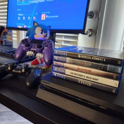 PS4 Slim Bundle 2 Ds4 Controllers + Games