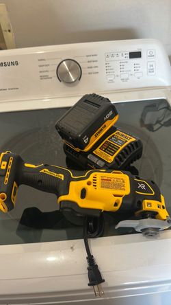 Dewalt xr multitools with 4h battery and charger