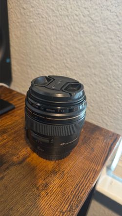 Canon EF 85mm f1.8 lens