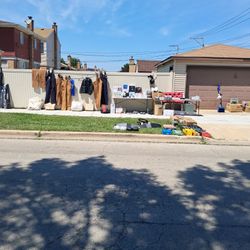 Garage sale going on 59th and new castle