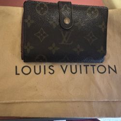 Authentic Louis Vuitton Kiss Wallet