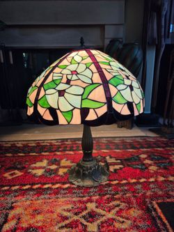 Tiffany-Style Table Lamp – Floral Stained Glass Shade (Dogwood/Tree Blossom Design)