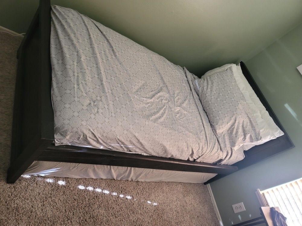 Twin Trundle Bed Set With 2 Drawer Chests & Desk