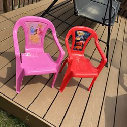 2 Chairs For Kids With Figures