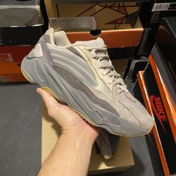 Adidas Yeezy 700 V2 Tephra size 9.5 USED 