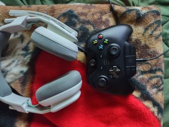 Xbox Controller with wired headset