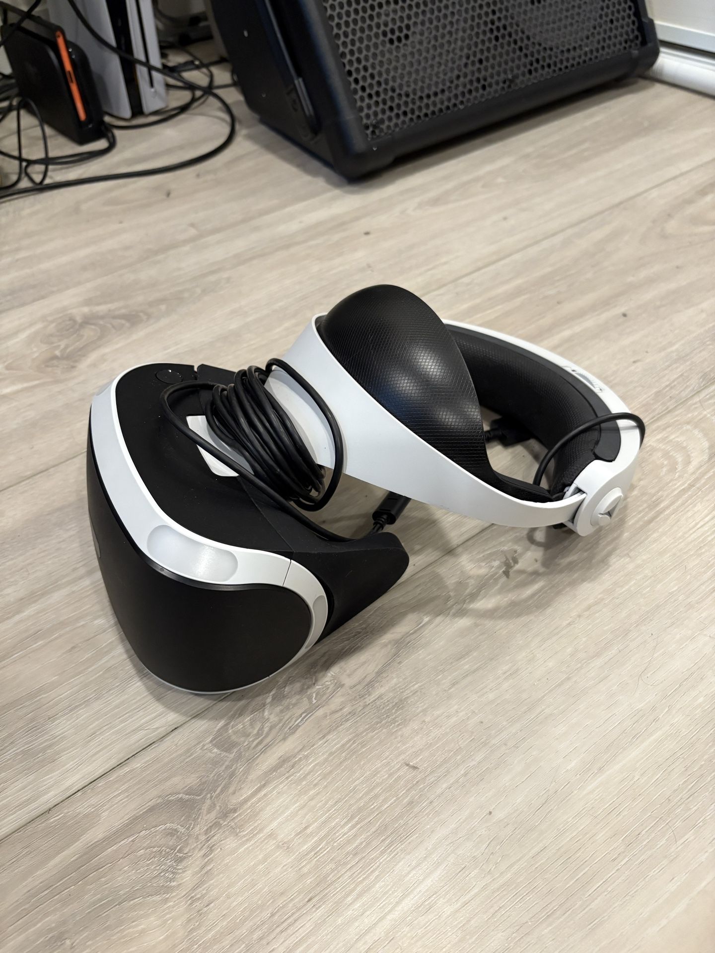 PS 4 + PS4 VR Skyrim Bundle + Games!!!