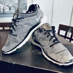 Nike Free Tr Flyknit Oreo Women’s size 9.5 (# 718785-001)