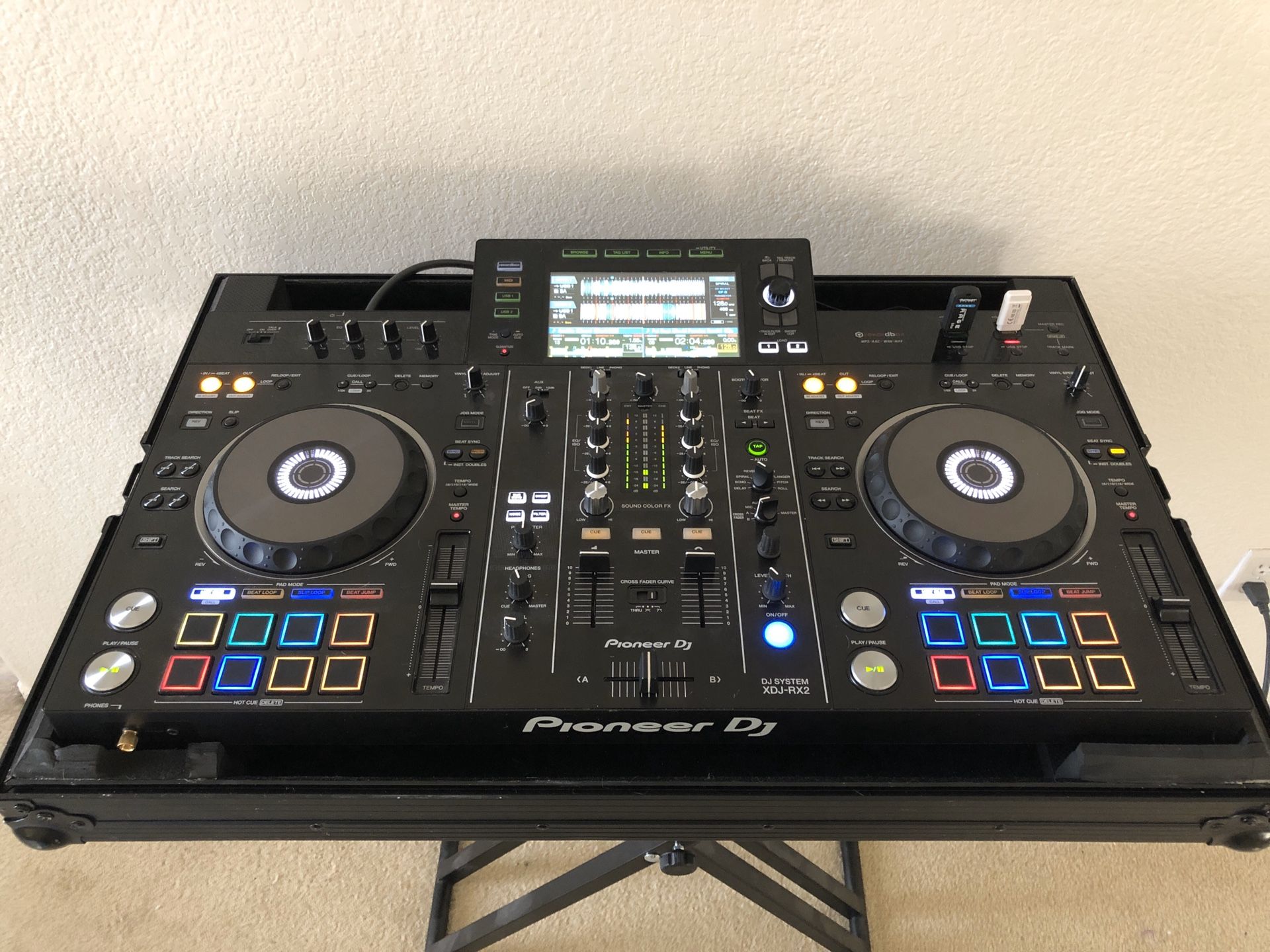 PIONEER XDJ-RX2 with Flight Case (looks and works flawless)