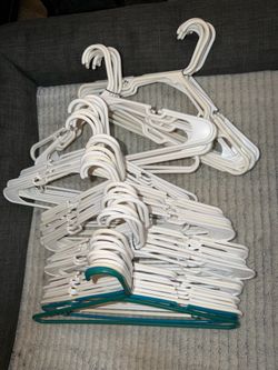 Plastic Hangers - bundle of 10 hangers