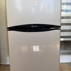 Frigidaire Top Freezer Refrigerator 