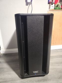 Qsc KSub Dual 12" inch powered subwoofer 1000W Pa and Pole