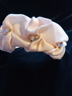 Headband With Gold Rose Gemstones 💎