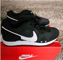 Nike Shoes Size  Toddler  5 1/2