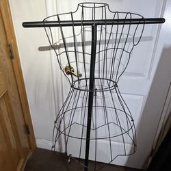 Female Wire Mannequin 