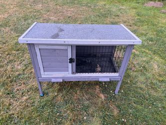 Rabbit / Guinea Pig Cage Hutch(Pending Pickup)