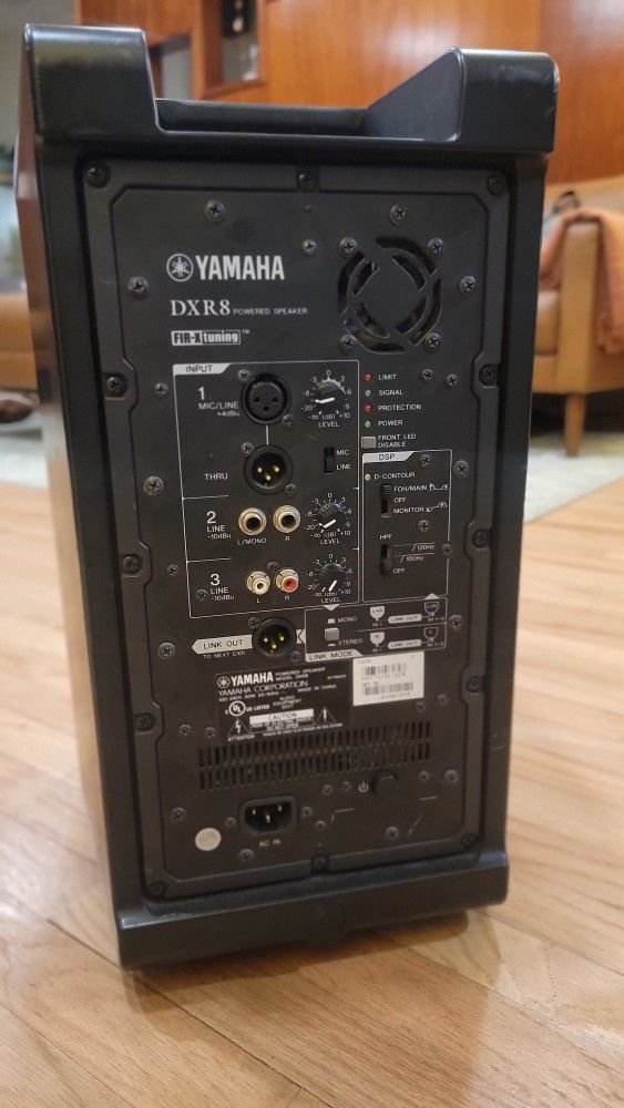 Yamaha DXR8 powered PA speaker