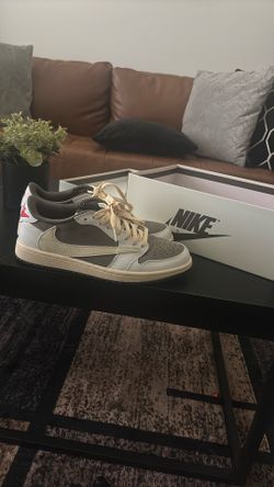Travis Scott Size 9