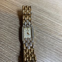 Watch. They work well. The condition is good.