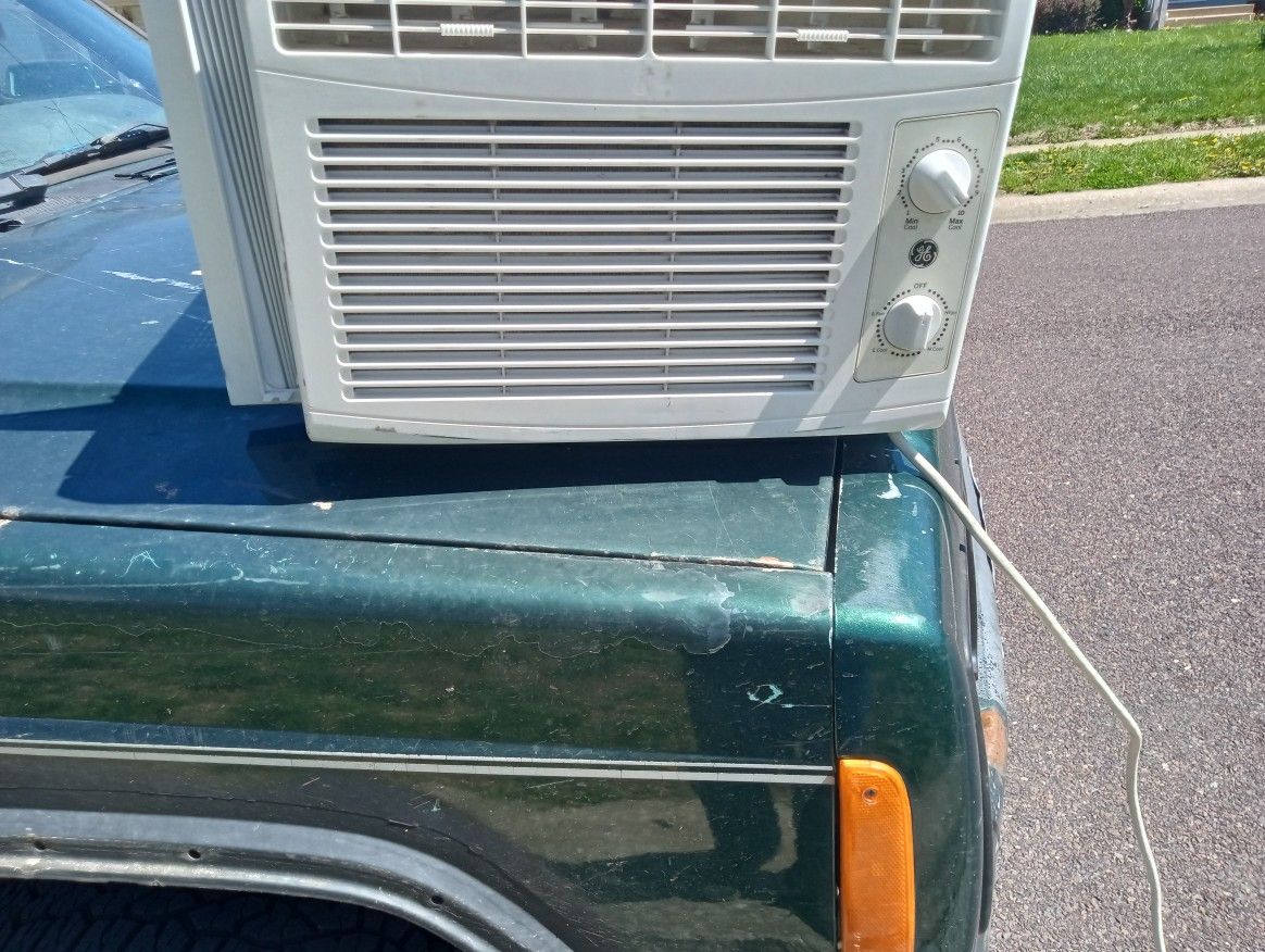 Working Barely Used Air Conditioning Unit
