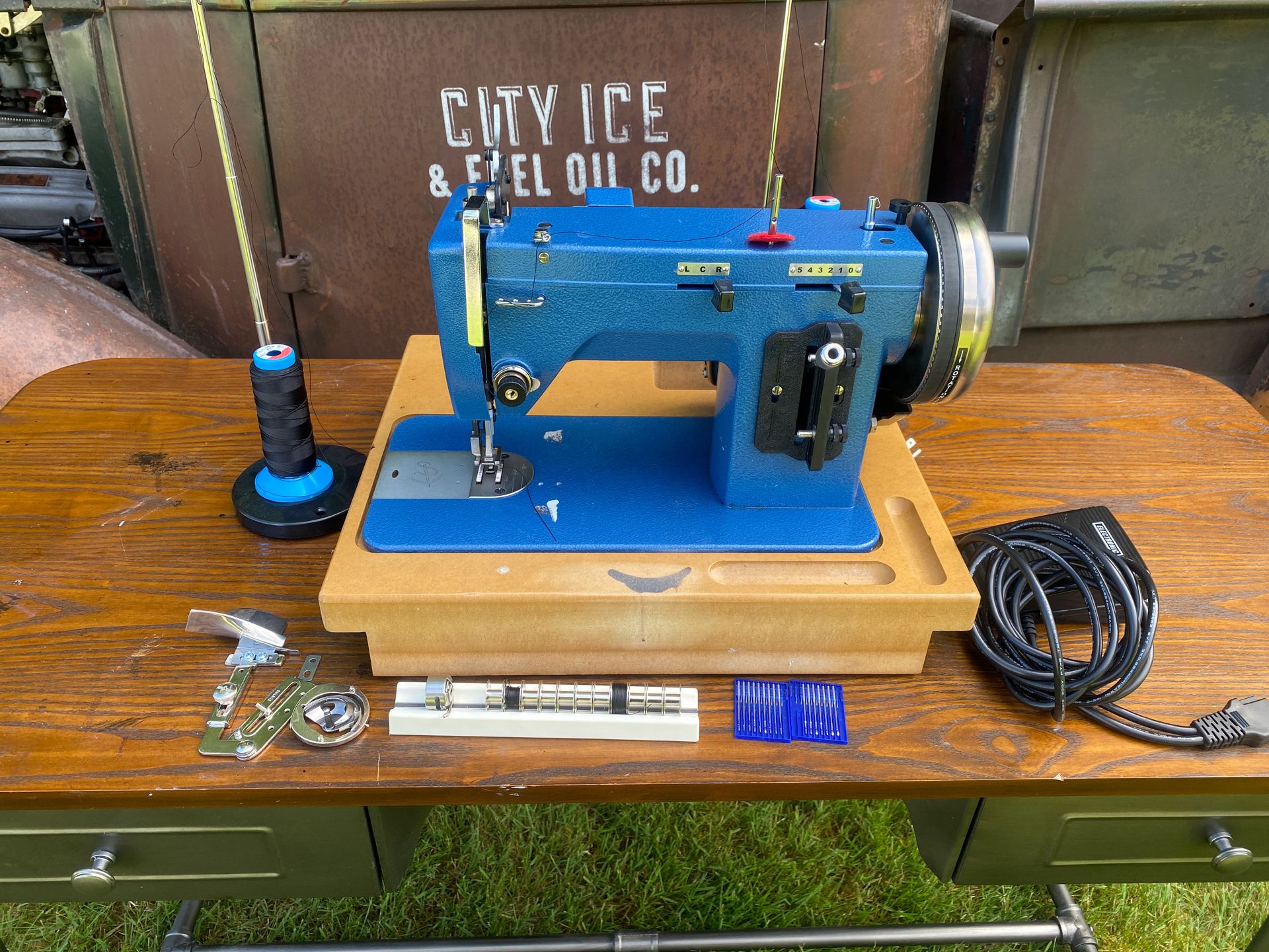 Like new sale Sailrite LSZ1 Sewing machine plus extras for Sale in