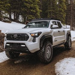 Toyota Tacoma Suspensions Wheels Tires Accessories Side Steps Bed-covers Lights Installations.