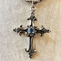 Silver tone  cross  pendant necklace 
