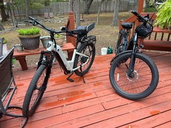2 Ebikes - 3 batteries Ride1up 700 series