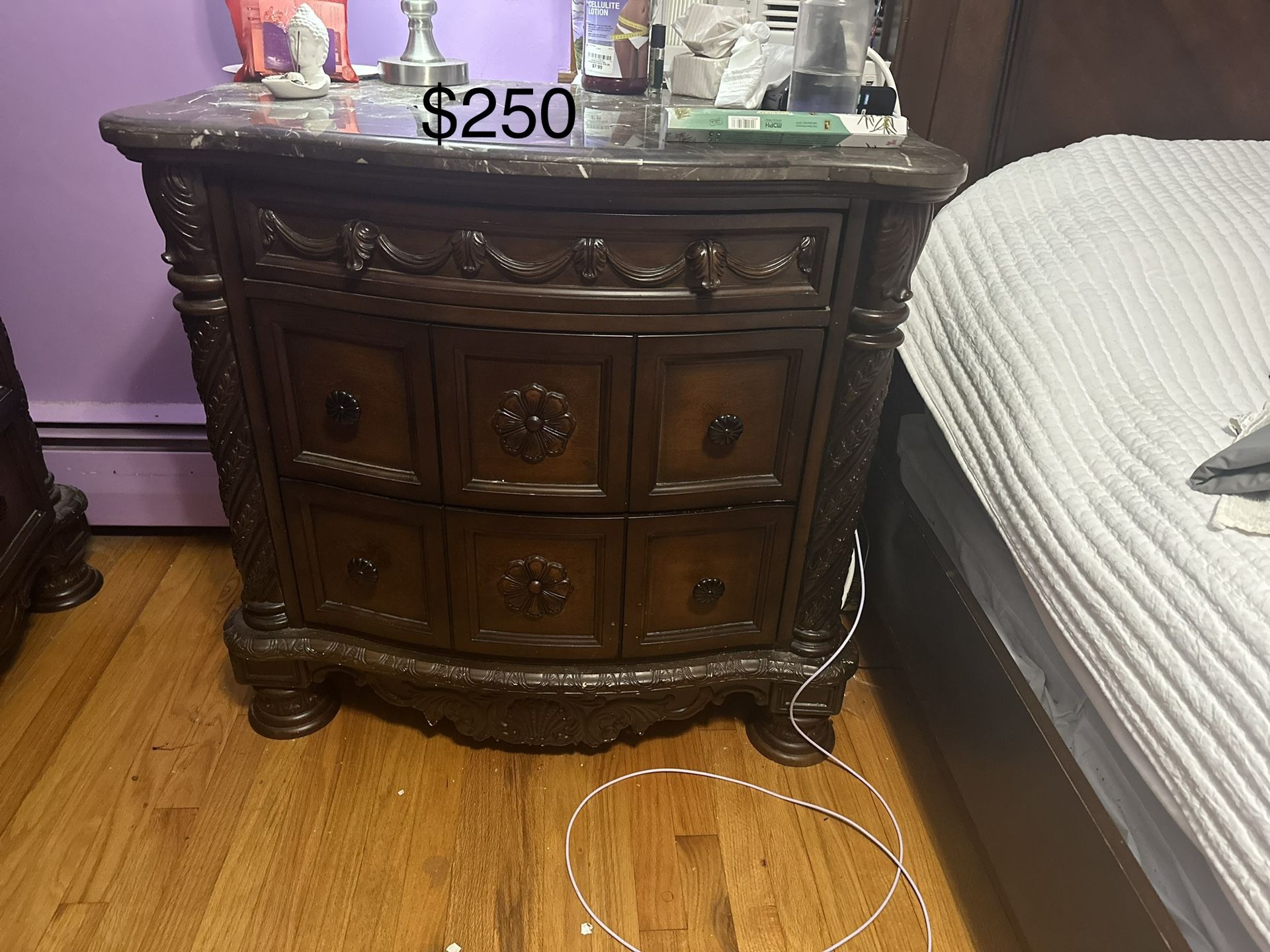 North Shore Queens Furniture Set for Sale in Marlborough, MA OfferUp