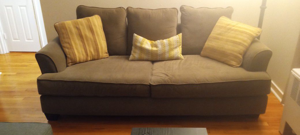 Full Sized Couch With Free Pillows  LOW, LOW PRICE.  First Come, First Served!