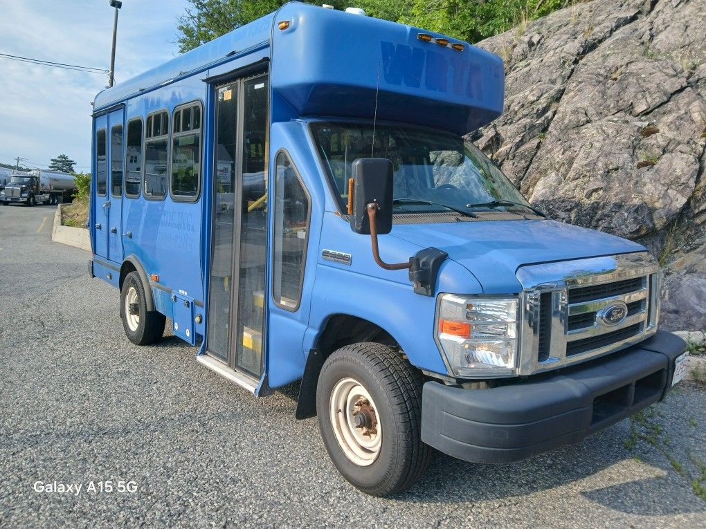 2013 Ford E-350