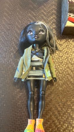 Rainbow High ~ Shadow Series Shanelle Onyx
